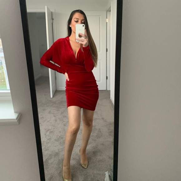Red Plunge Batwing Sleeve Velvet Bodycon Dress - Picture 9 of 9